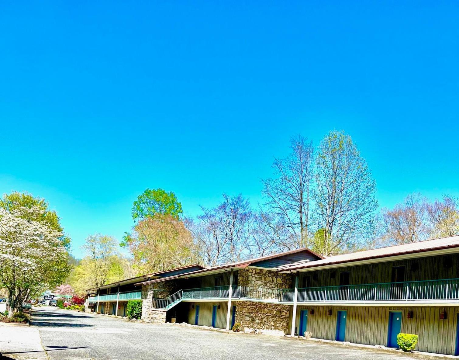 צ'ירוקי Newfound Lodge On The River מראה חיצוני תמונה